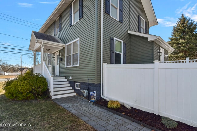 Building Photo - 108 Morris Ave