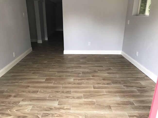 Building Photo - Gorgeous and spacious home in Danbury, Just remodeled and move in ready!