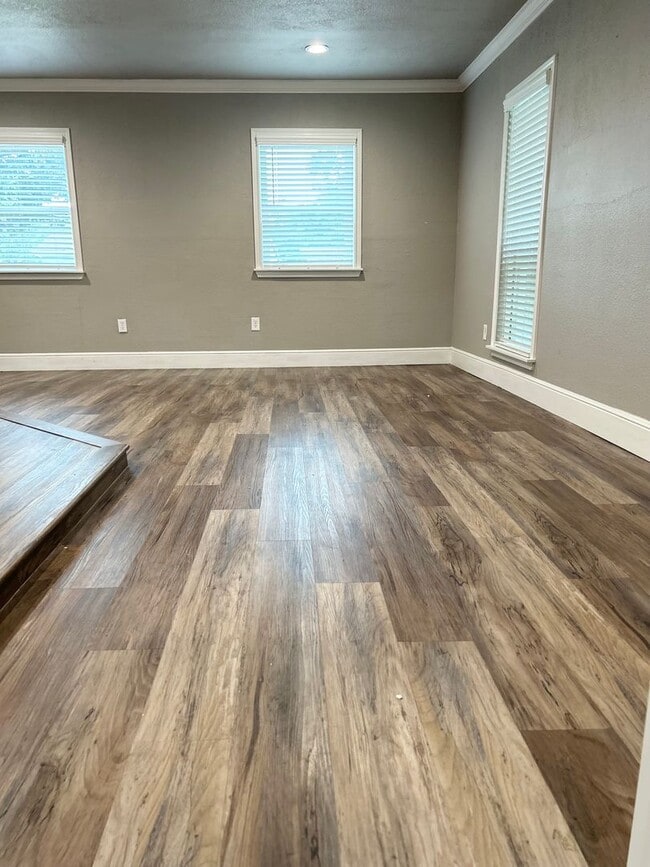 Building Photo - Located in the HEART of Burleson!