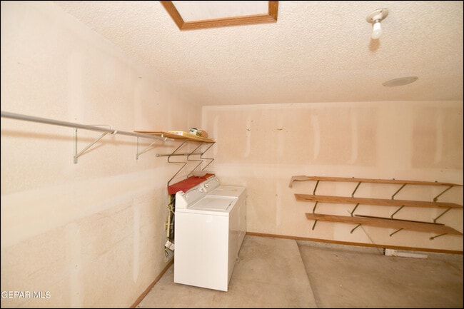 Building Photo - 2629 Lake Victoria Dr