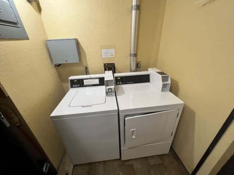 Building Photo - 901 18th St