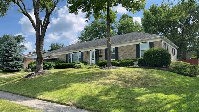 Building Photo - 811 Kenbrook Dr