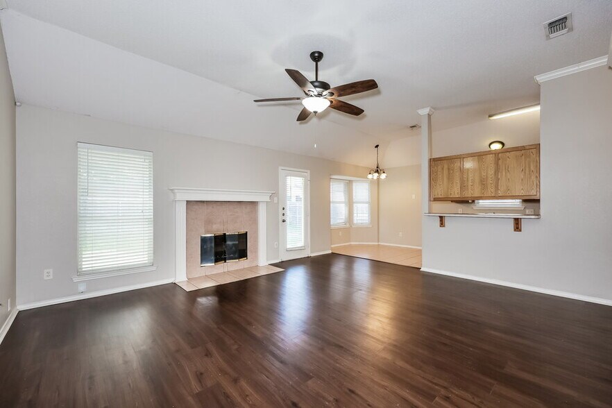 Building Photo - 621 Pleasant Valley Dr