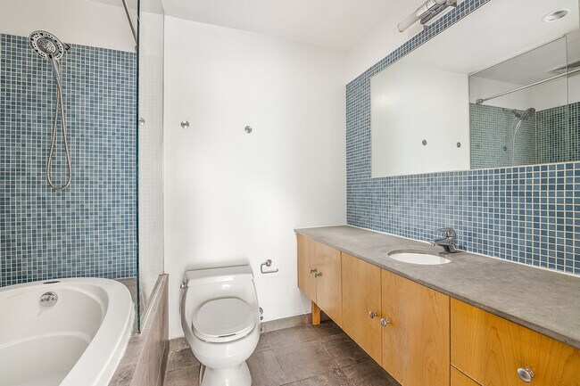 Building Photo - 217 E 31st St