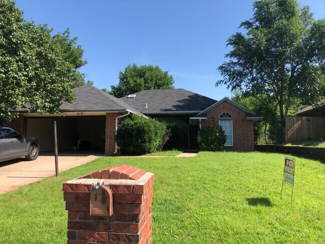 Primary Photo - 919 Castle Rd