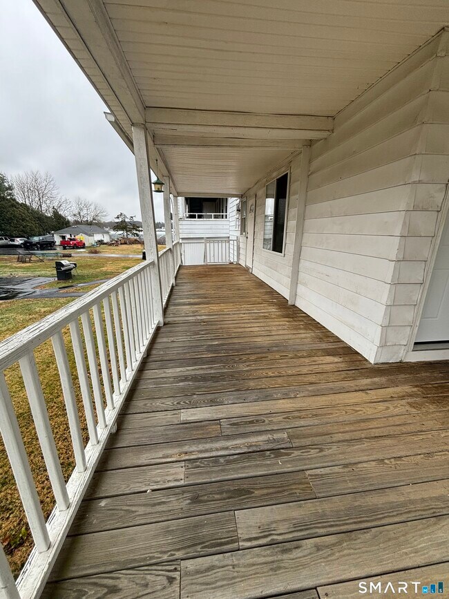 Building Photo - 411 Main St