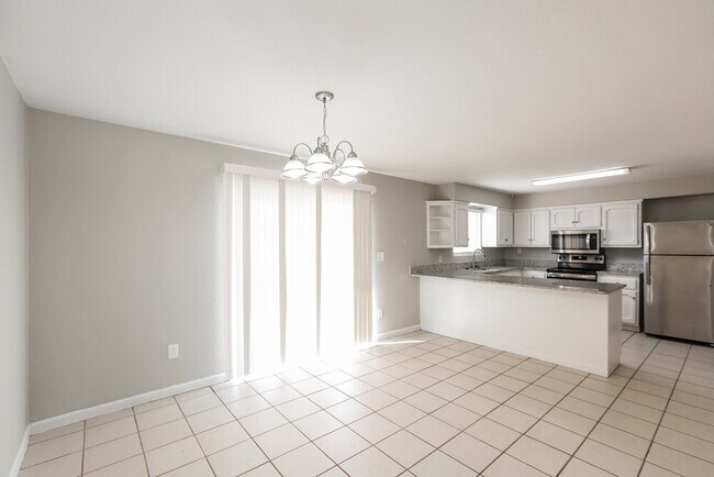 Building Photo - 5233 W Cypress St