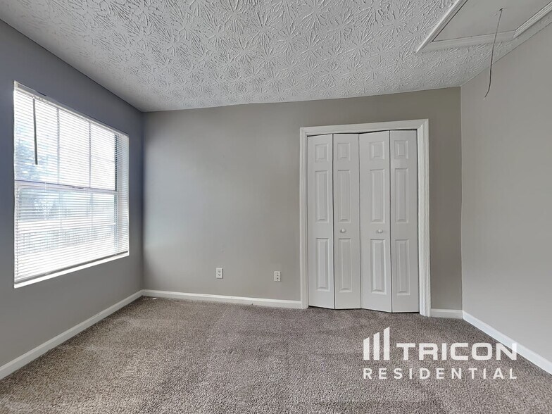 Building Photo - 1791 Killarney Dr SW