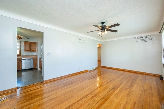 Building Photo - Come Home to Urbandale!