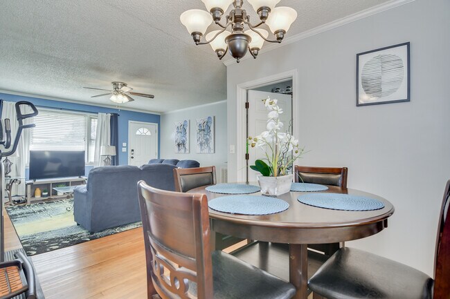 Building Photo - 1127 Magnolia Dr