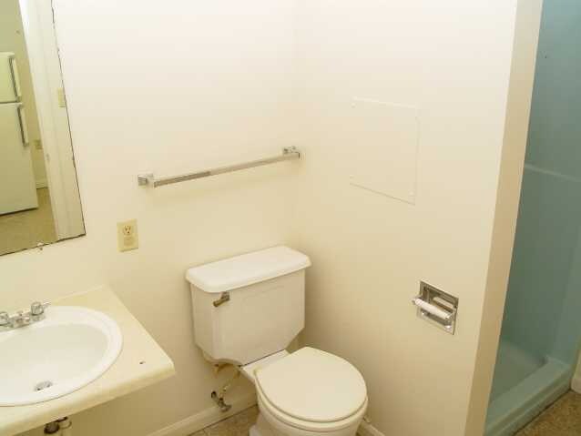 Studio Bath - STUDENT HOUSING: College Court