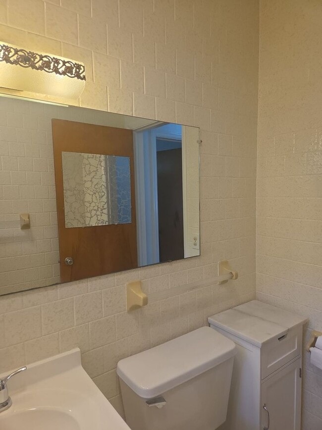 Building Photo - 1662 Houston Dr