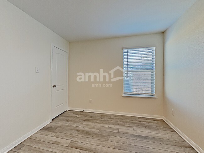 Building Photo - 310 Garrett Ct
