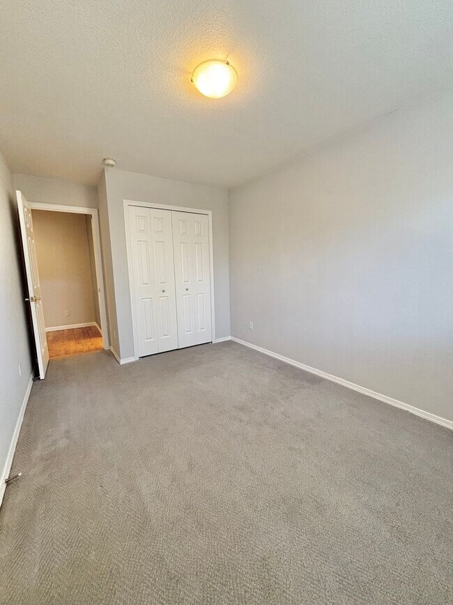 Building Photo - Spacious 3-Bedroom Condo in Prime Golden Location!! Available Now!!