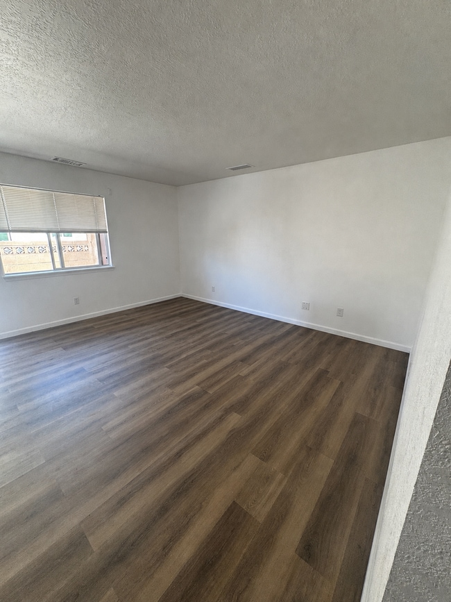 Building Photo - 304 Vassar Dr SE