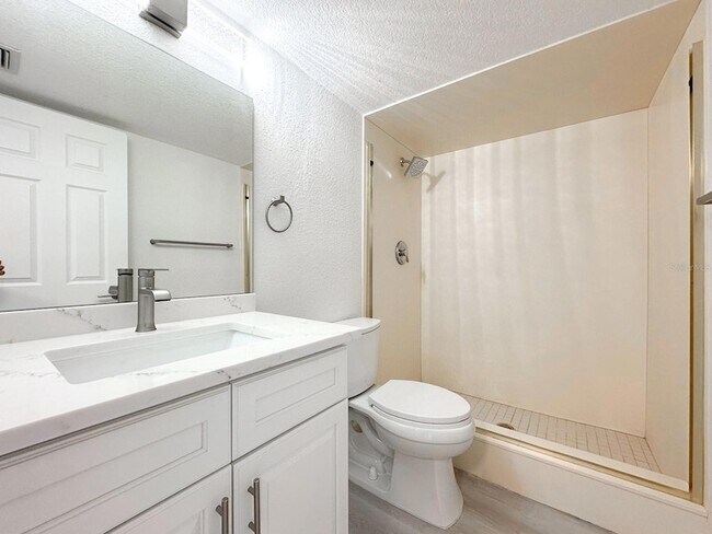 Building Photo - 7910 Sun Island Dr S