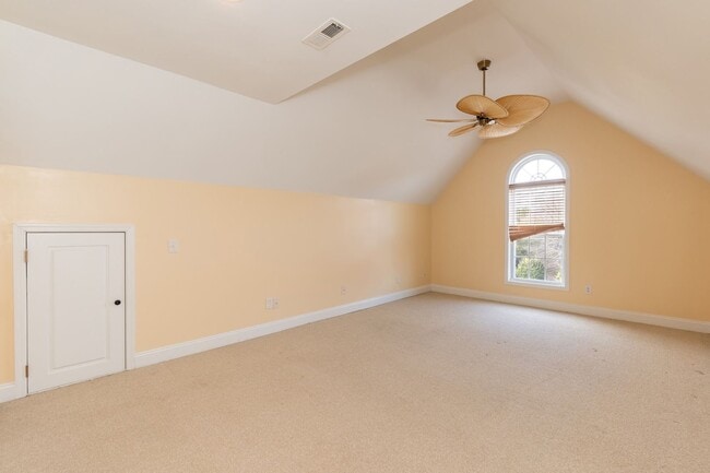 Building Photo - Four Bedroom Home!