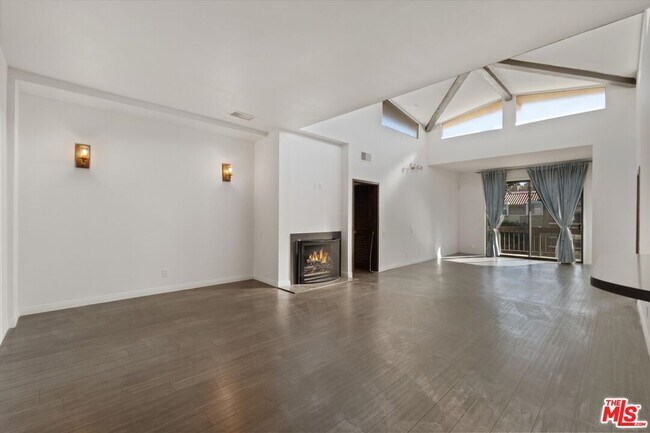 Building Photo - 2175 S Beverly Glen Blvd