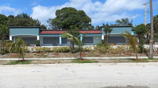 Building Photo - 2701 President Barack Obama Hwy