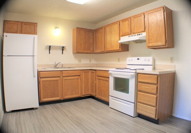 Building Photo - Large 2 bedroom 1 bathroom in the heart of...
