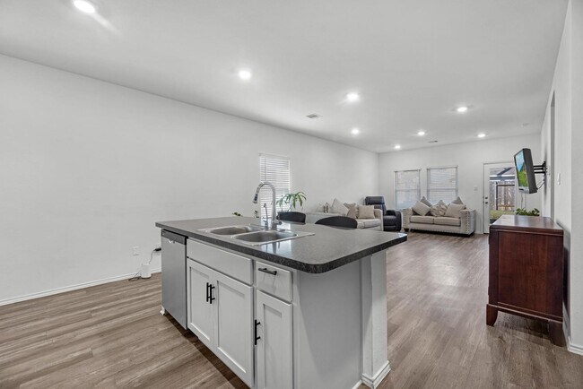 Building Photo - 23815 Desert Brush Ct