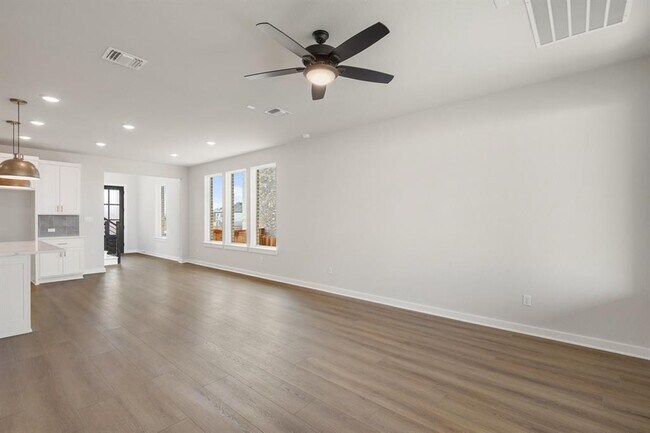 Building Photo - 144 Granit Oak Dr