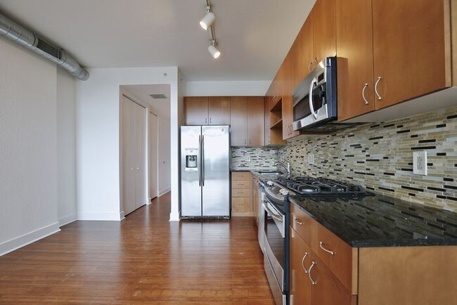 Building Photo - Beautiful 1/1.5 Modern Condo in the Highly...