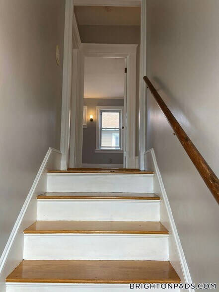 Building Photo - 7 Elmira St