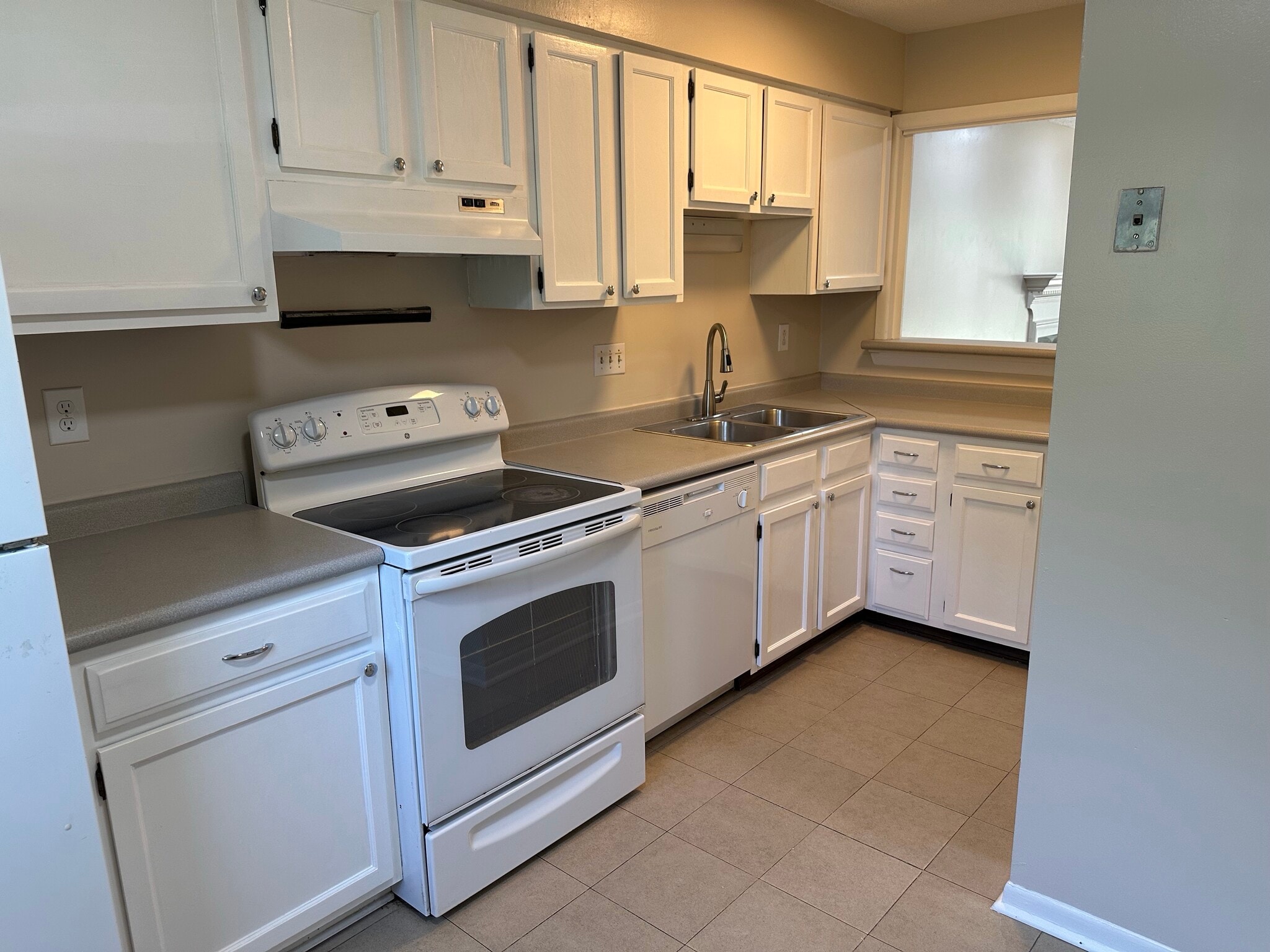 Building Photo - 2926 Heathstead Pl