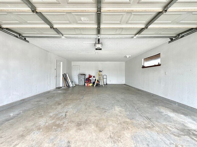 Building Photo - 7742 Oxford Ave