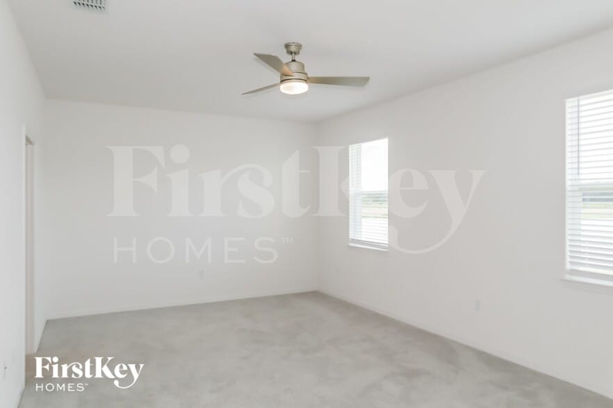 Building Photo - 1598 Isleta Lp