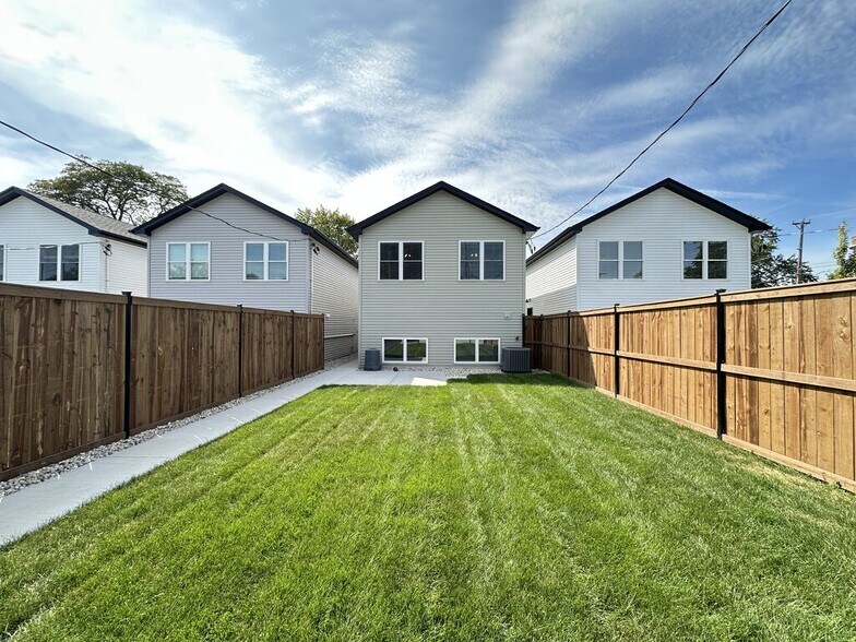 Building Photo - 555 N Springfield Ave