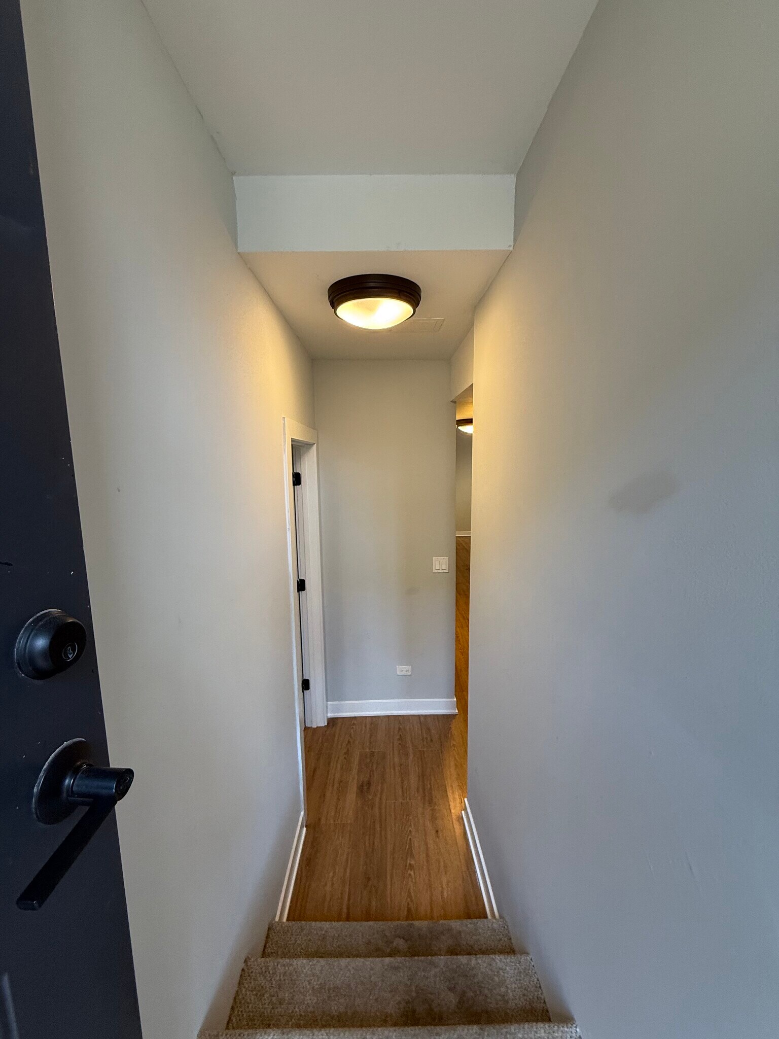 Building Photo - 2215 W Eastwood Ave