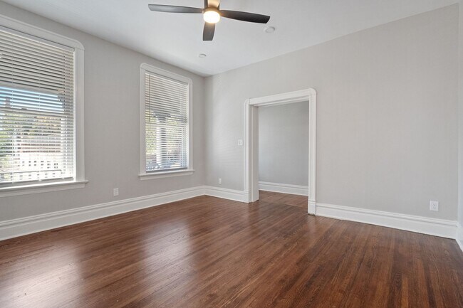Building Photo - Perfect for BJC Residents/Frequenters