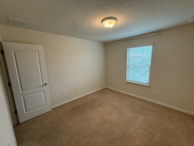 Building Photo - WELCOME HOME!