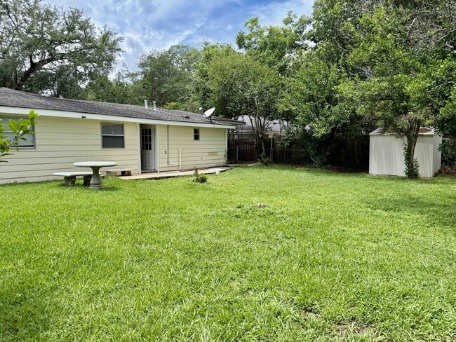 Building Photo - 343 S Fairfax Dr
