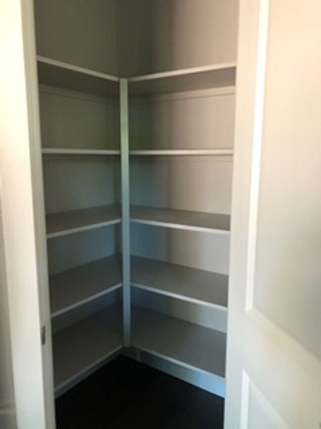 Building Photo - Stunning 3 Bedroom 2 Bath in Fair Oaks, CA