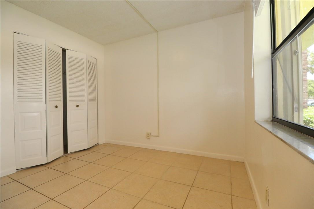 Building Photo - 10013 Winding Lake Rd