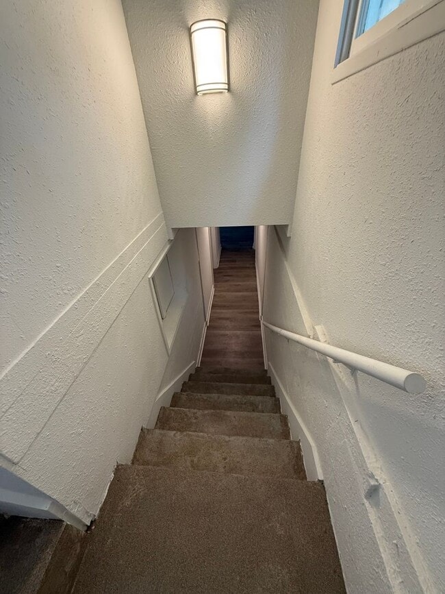 Building Photo - Spacious 3BR + Loft | 2.5BA | Large Yard |...