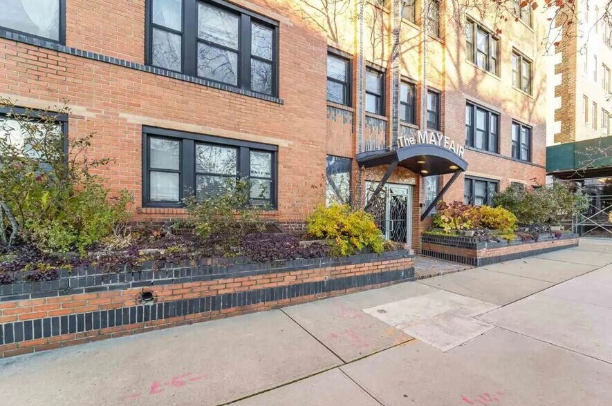 Building Photo - 7427 Boulevard East
