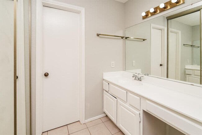 Building Photo - 200 Pecan Dr