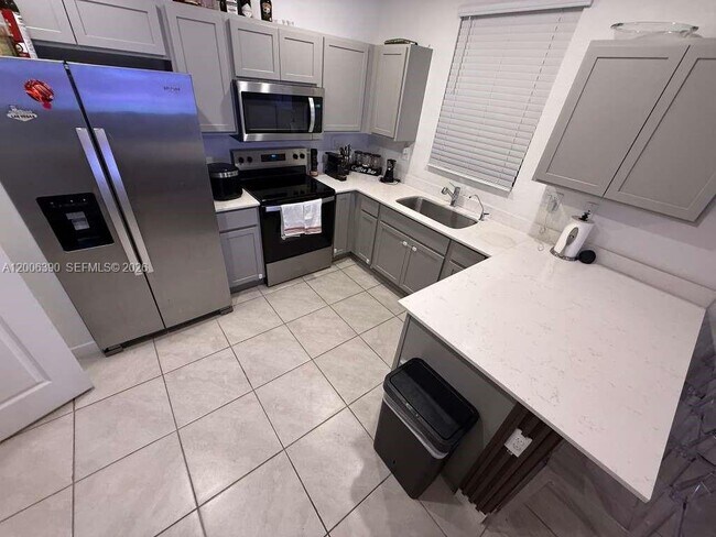 Building Photo - 441 NE 13th St