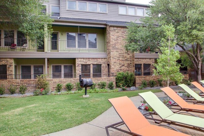 Building Photo - 5201 Thistle Dr