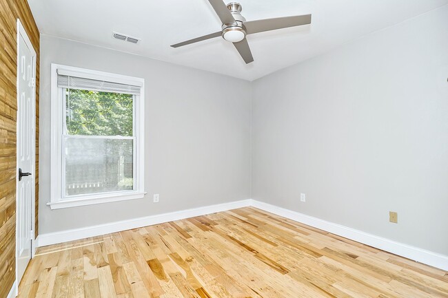 Building Photo - 2129 Agecroft Rd