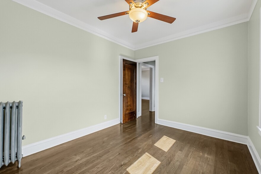 Building Photo - 5742 N Francisco Ave