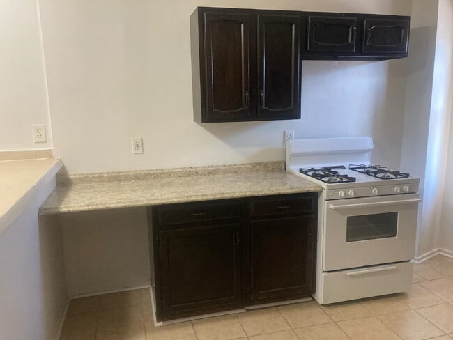 Building Photo - Welcome home to this charming 2-bedroom gem on St. Benedict Street!