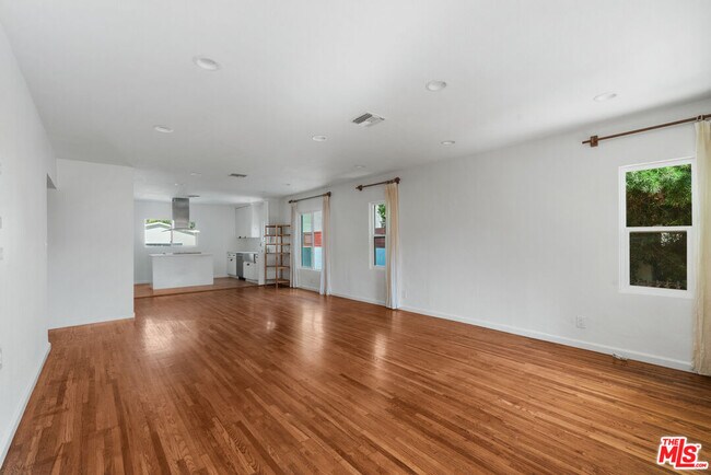 Building Photo - 4031 Edenhurst Ave