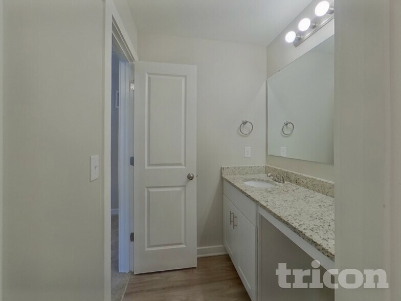 Building Photo - 710 Anglin Forest Way