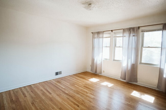 Building Photo - 1405 San Carlos Rd SW