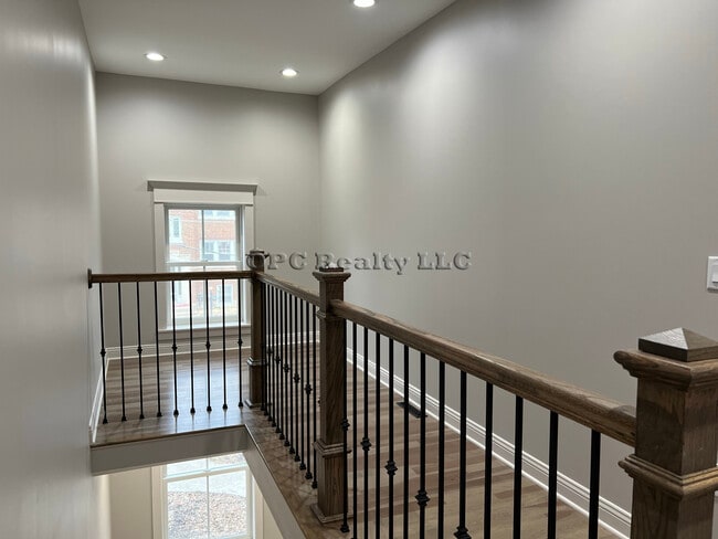 Building Photo - 709 Webster St